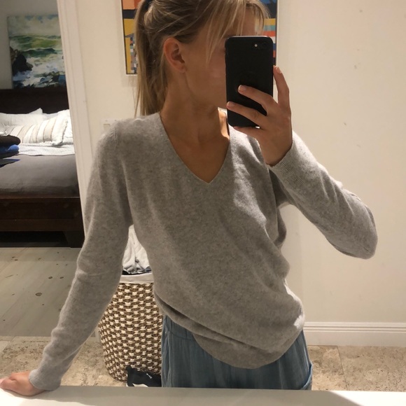 100 % Cashmere sweater, sized medium but fits small, grey - Picture 1 of 3